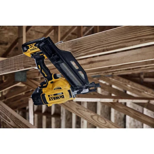 DEWALT DCN920P1 20V MAX* Brushless Cordless 21° Plastic Framing Nailer Kit
