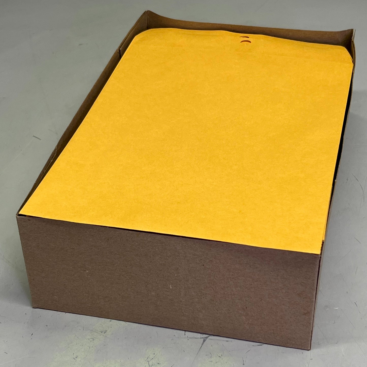 UNIVERSAL (200 ENVELOPES) Clasp Envelope Kraft #90 Yellow, UNV35264