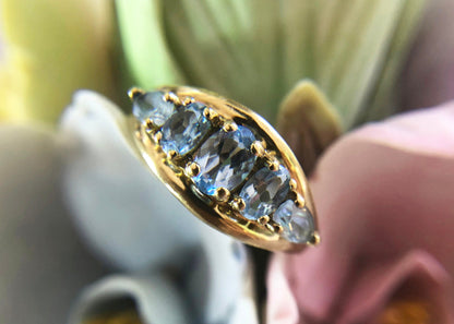 Vintage 10k Gold Ring with 5 Blue Topaz Stones