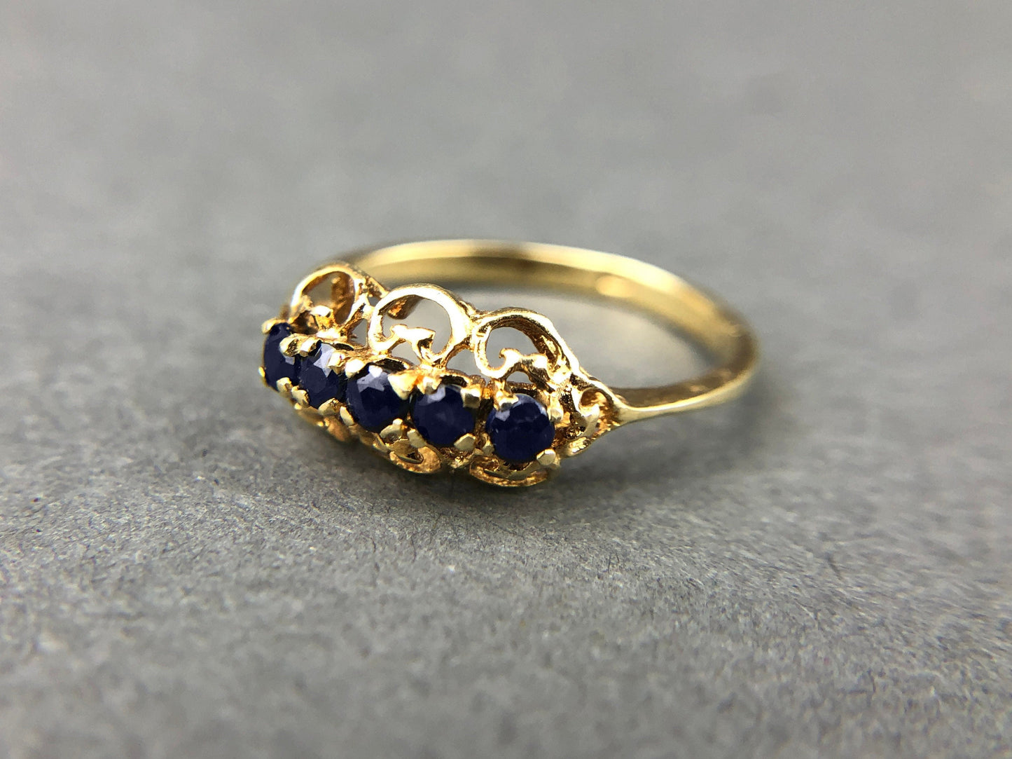 Vintage 14k Gold Sapphire Filigree Ring. Elegant Ring / Gift for Her.